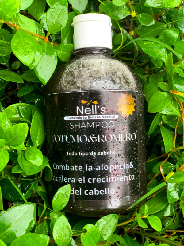 Nuestro shampoo ofrece una limpieza profunda. Ayudando a mantener el color de tu cabello negro